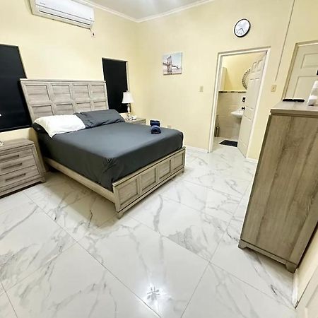 J Luxury Stay In 킹스톤 외부 사진