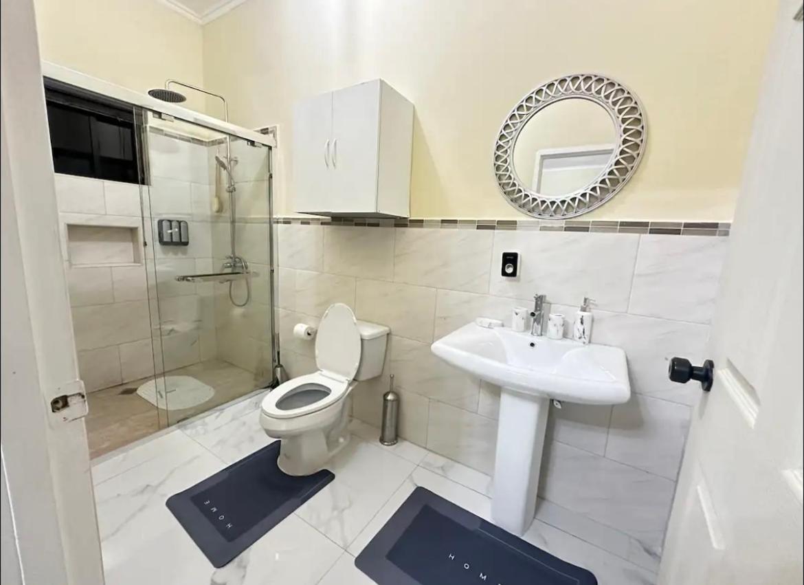 J Luxury Stay In 킹스톤 외부 사진