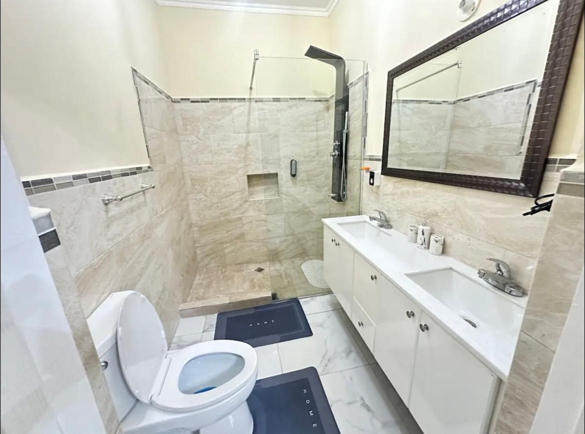 J Luxury Stay In 킹스톤 외부 사진