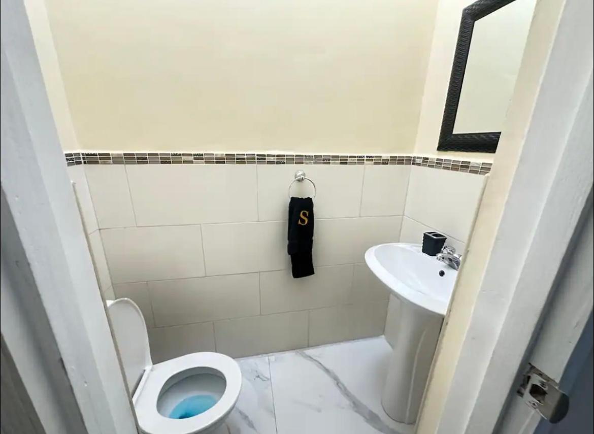 J Luxury Stay In 킹스톤 외부 사진