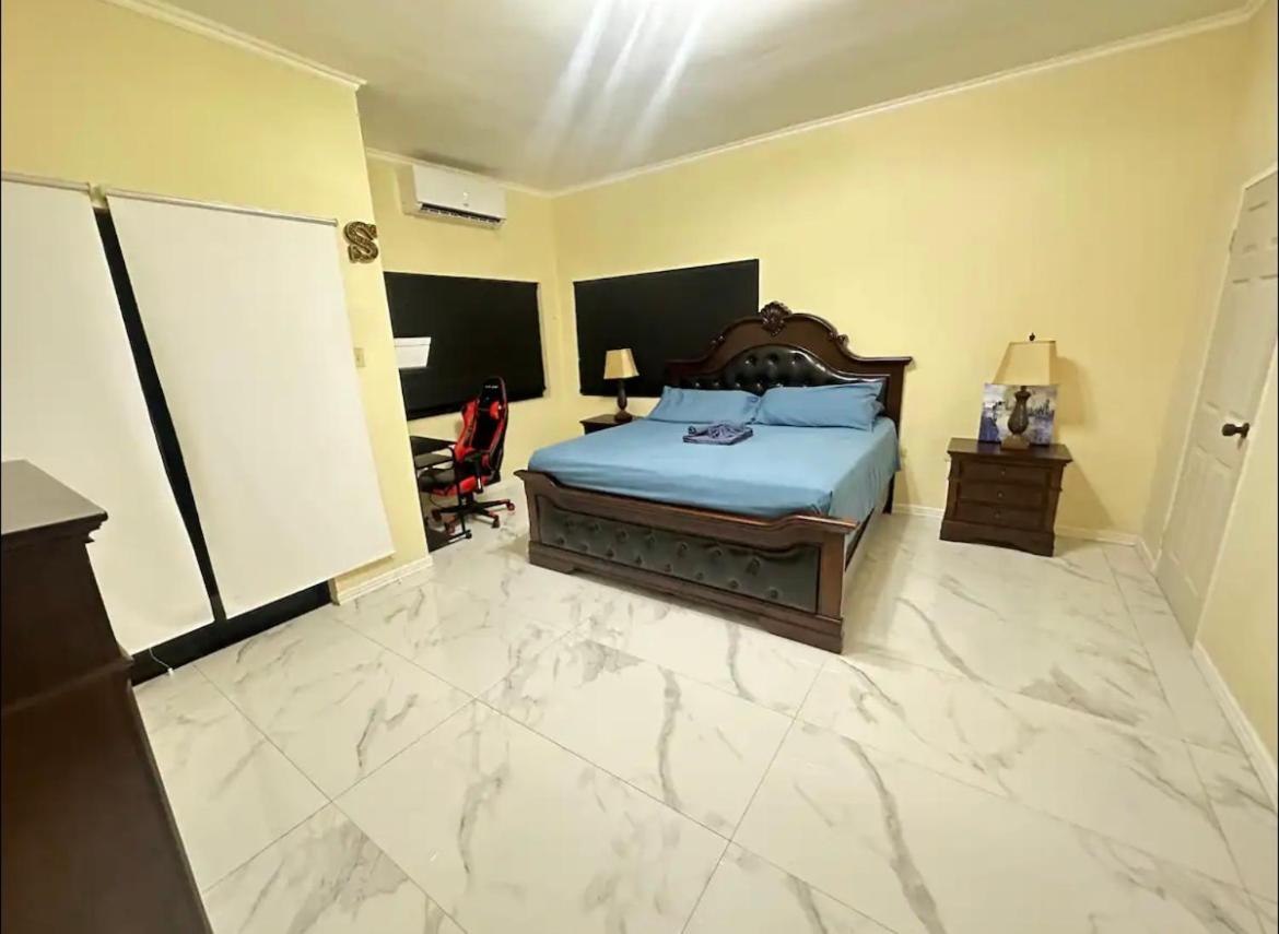 J Luxury Stay In 킹스톤 외부 사진