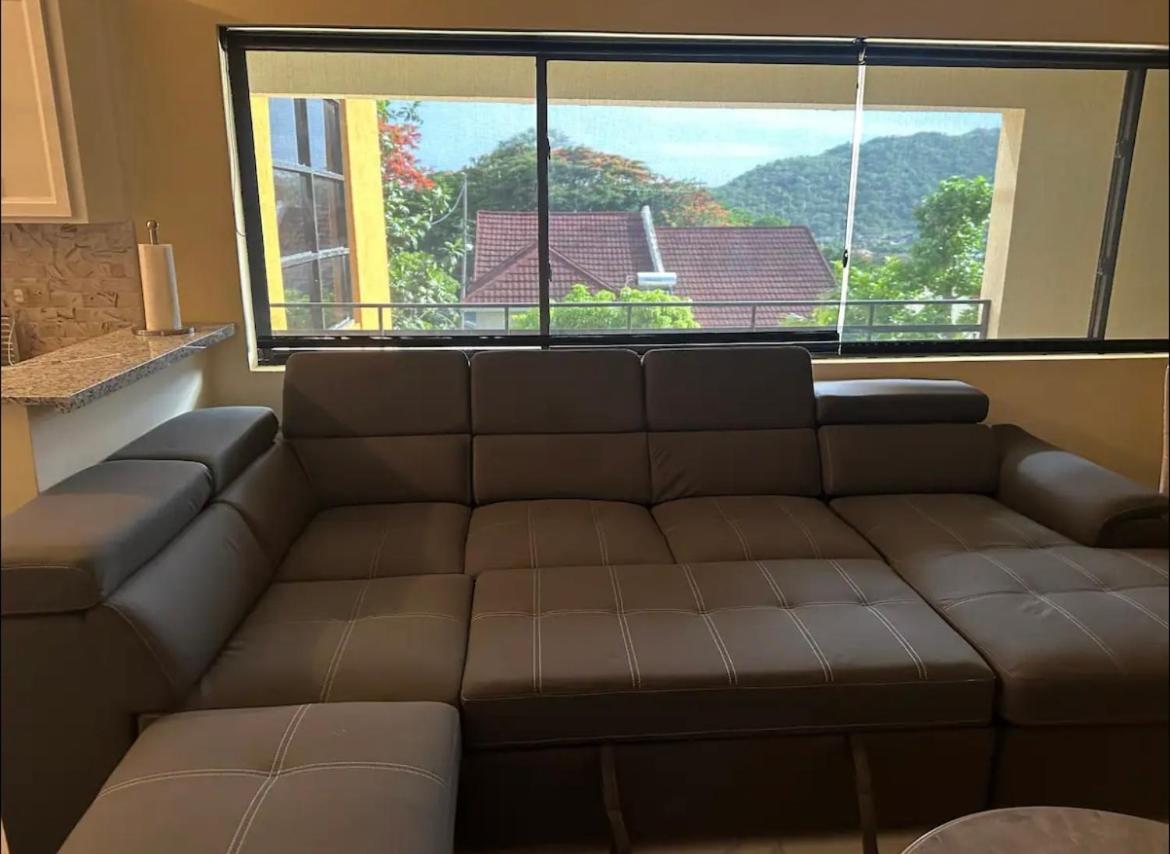 J Luxury Stay In 킹스톤 외부 사진